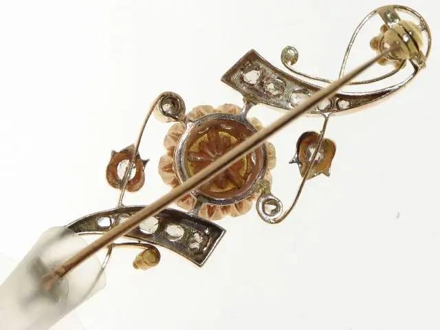 Spilla in oro rosa con diamanti e perla